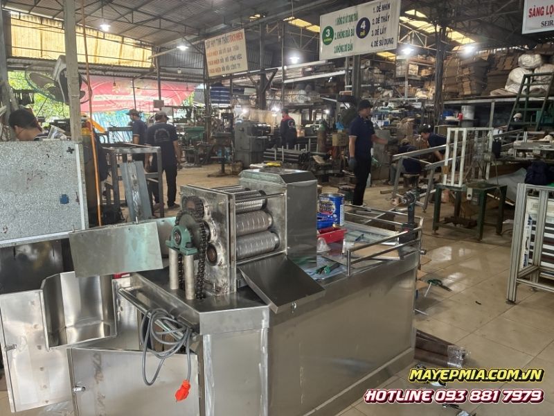 Xưởng sản xuất máy ép mía 6 lô Việt Thống